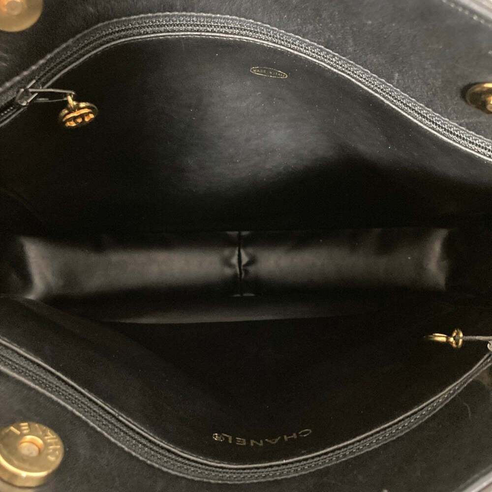 CHANEL Black Lambskin Leather Shoulder Bag - Picture 6 of 16
